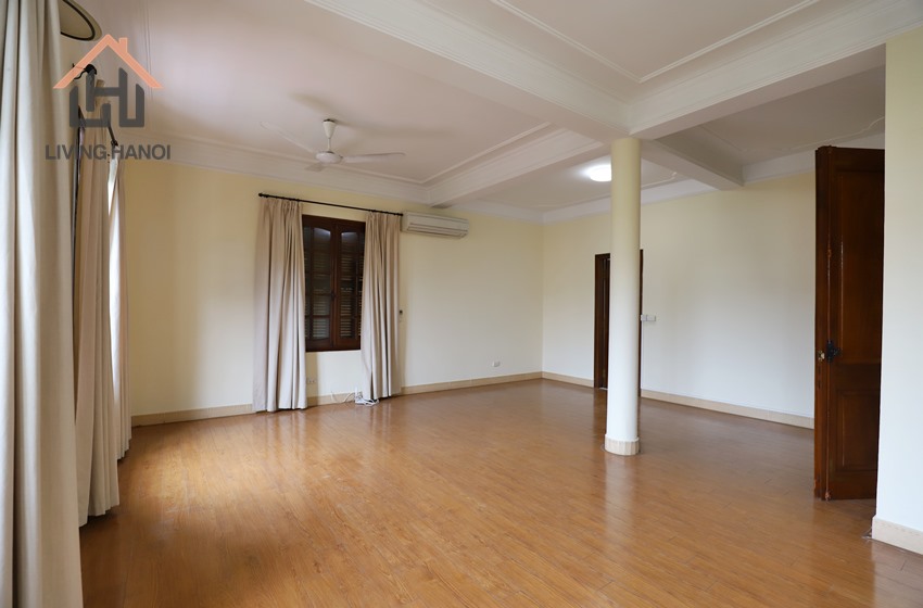 Semi furnished villa with yard for rent in Tay Ho, Hanoi Semi furnished villa with yard for rent in Tay Ho, Hanoi