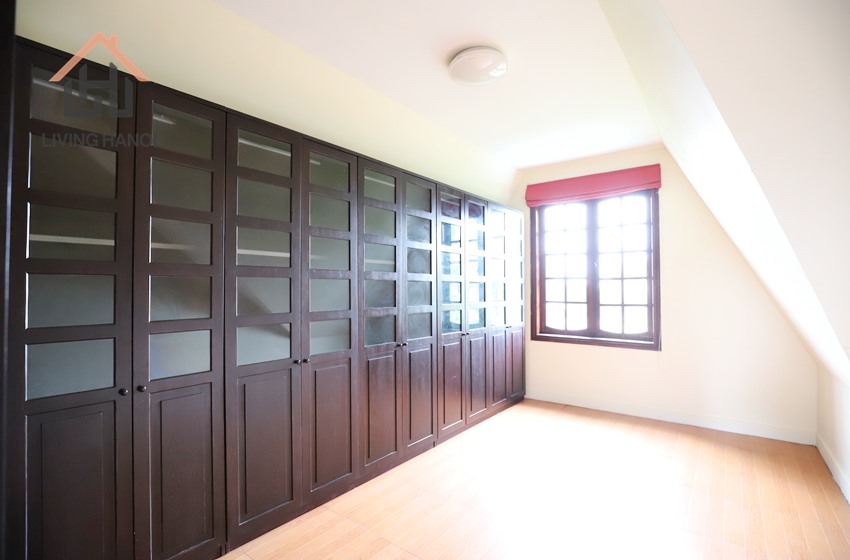 Semi furnished villa with yard for rent in Tay Ho, Hanoi Semi furnished villa with yard for rent in Tay Ho, Hanoi
