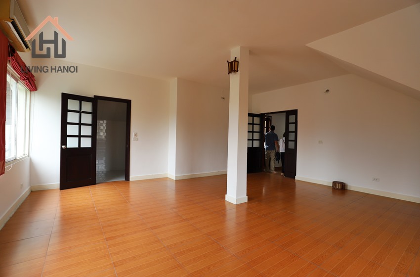 Semi furnished villa with yard for rent in Tay Ho, Hanoi Semi furnished villa with yard for rent in Tay Ho, Hanoi