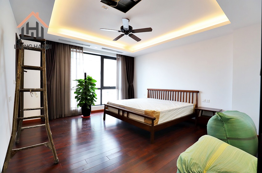 Spacious 4 bedroom apartment for rent with lakeview in Tay Ho, Hanoi Spacious 4 bedroom apartment for rent with lakeview in Tay Ho, Hanoi