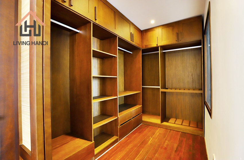 Spacious 4 bedroom apartment for rent with lakeview in Tay Ho, Hanoi Spacious 4 bedroom apartment for rent with lakeview in Tay Ho, Hanoi