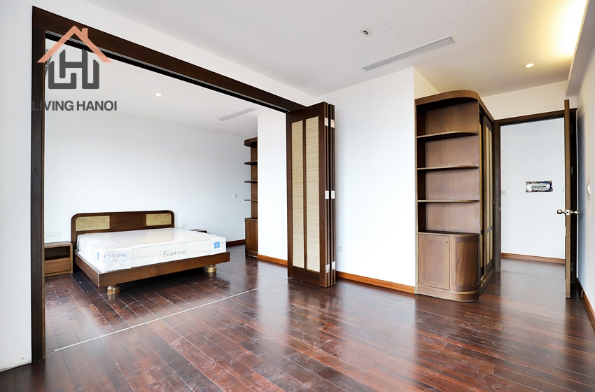 Spacious 4 bedroom apartment for rent with lakeview in Tay Ho, Hanoi Spacious 4 bedroom apartment for rent with lakeview in Tay Ho, Hanoi