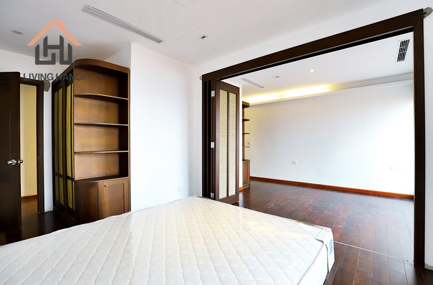 Spacious 4 bedroom apartment for rent with lakeview in Tay Ho, Hanoi Spacious 4 bedroom apartment for rent with lakeview in Tay Ho, Hanoi