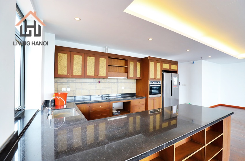 Spacious 4 bedroom apartment for rent with lakeview in Tay Ho, Hanoi Spacious 4 bedroom apartment for rent with lakeview in Tay Ho, Hanoi