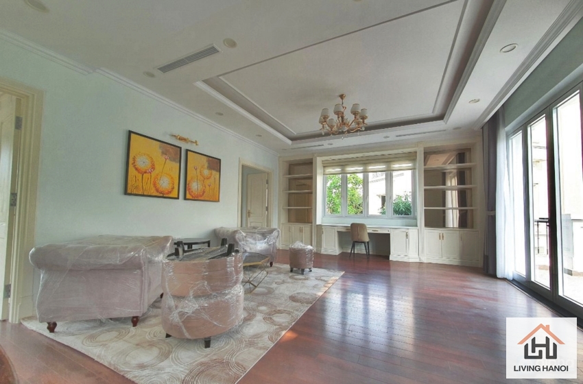 Spacious house with 5 bedrooms for rent in Vinhomes Riverside, Hanoi Spacious house with 5 bedrooms for rent in Vinhomes Riverside, Hanoi