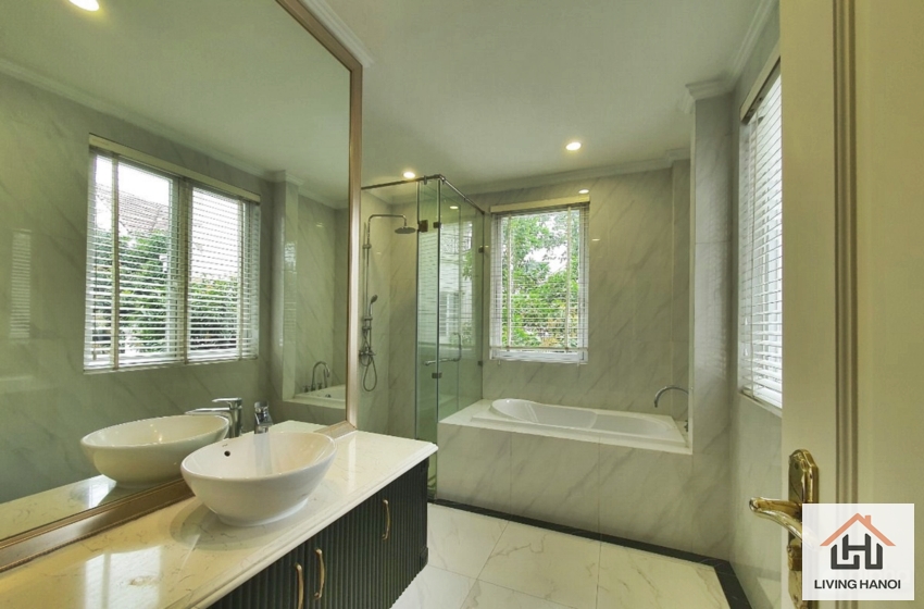Spacious house with 5 bedrooms for rent in Vinhomes Riverside, Hanoi Spacious house with 5 bedrooms for rent in Vinhomes Riverside, Hanoi