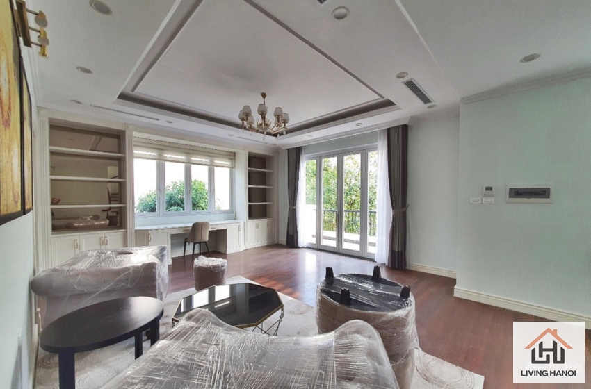 Spacious house with 5 bedrooms for rent in Vinhomes Riverside, Hanoi Spacious house with 5 bedrooms for rent in Vinhomes Riverside, Hanoi