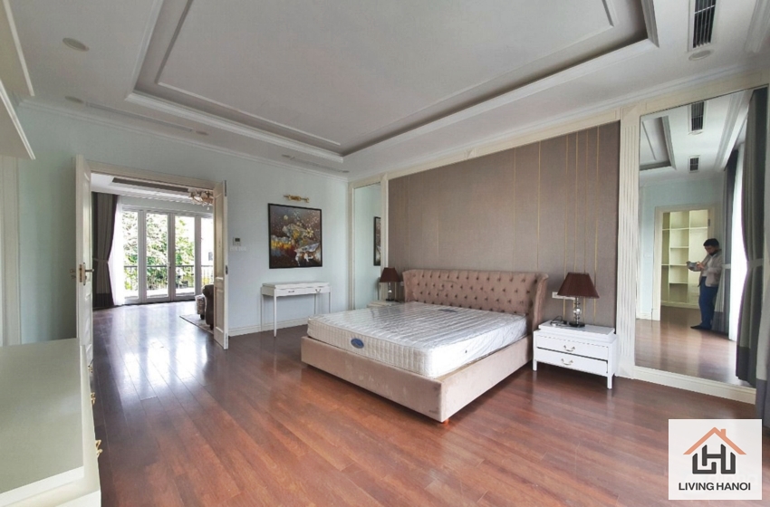 Spacious house with 5 bedrooms for rent in Vinhomes Riverside, Hanoi Spacious house with 5 bedrooms for rent in Vinhomes Riverside, Hanoi