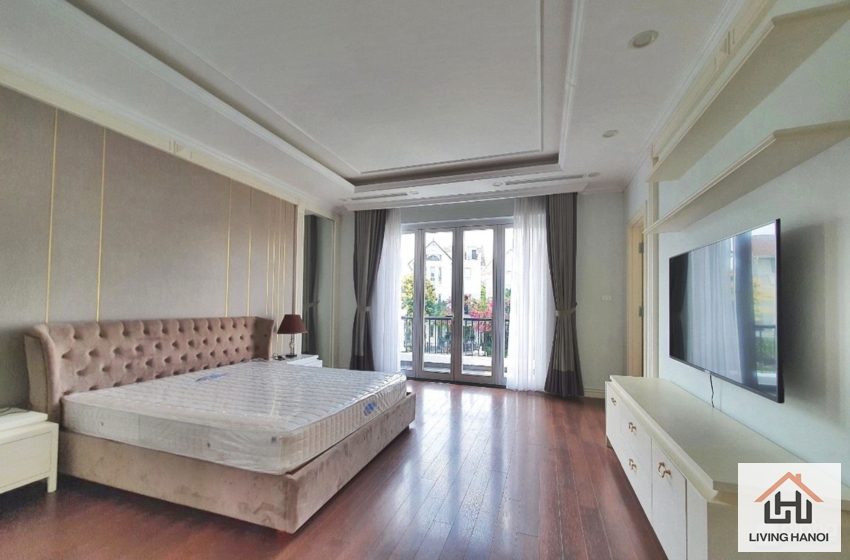 Spacious house with 5 bedrooms for rent in Vinhomes Riverside, Hanoi Spacious house with 5 bedrooms for rent in Vinhomes Riverside, Hanoi