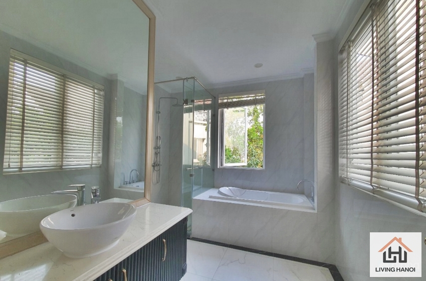Spacious house with 5 bedrooms for rent in Vinhomes Riverside, Hanoi Spacious house with 5 bedrooms for rent in Vinhomes Riverside, Hanoi