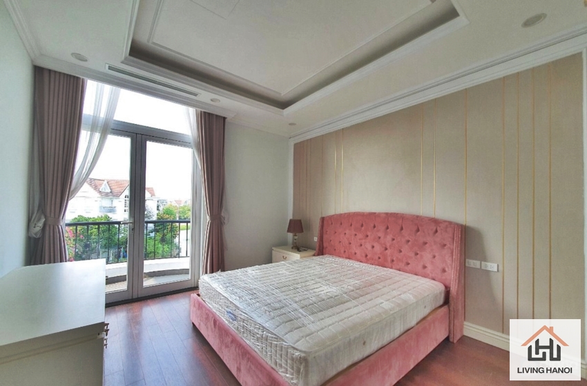 Spacious house with 5 bedrooms for rent in Vinhomes Riverside, Hanoi Spacious house with 5 bedrooms for rent in Vinhomes Riverside, Hanoi