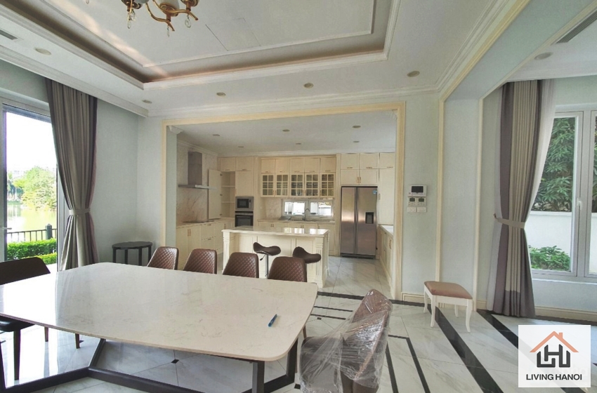 Spacious house with 5 bedrooms for rent in Vinhomes Riverside, Hanoi Spacious house with 5 bedrooms for rent in Vinhomes Riverside, Hanoi