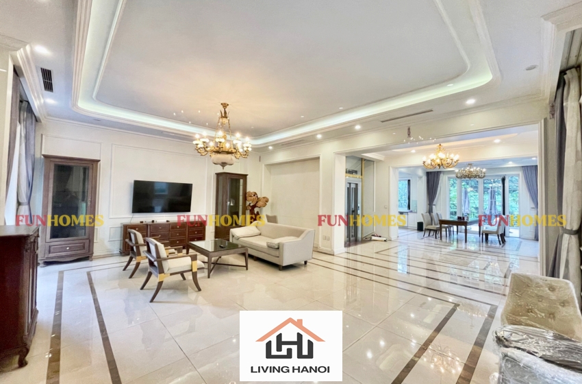 Spacious house with big yard in Vinhomes Riverside, Long Bien, Hanoi Spacious house with big yard in Vinhomes Riverside, Long Bien, Hanoi