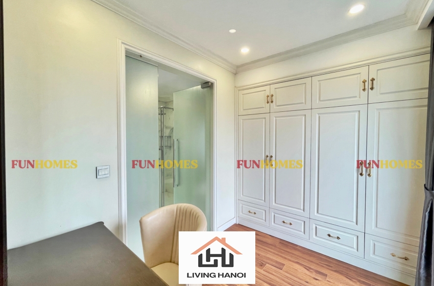 Spacious house with big yard in Vinhomes Riverside, Long Bien, Hanoi Spacious house with big yard in Vinhomes Riverside, Long Bien, Hanoi