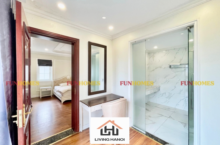 Spacious house with big yard in Vinhomes Riverside, Long Bien, Hanoi Spacious house with big yard in Vinhomes Riverside, Long Bien, Hanoi