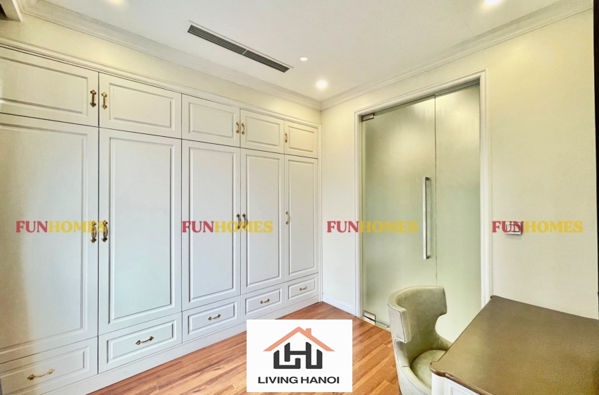 Spacious house with big yard in Vinhomes Riverside, Long Bien, Hanoi Spacious house with big yard in Vinhomes Riverside, Long Bien, Hanoi