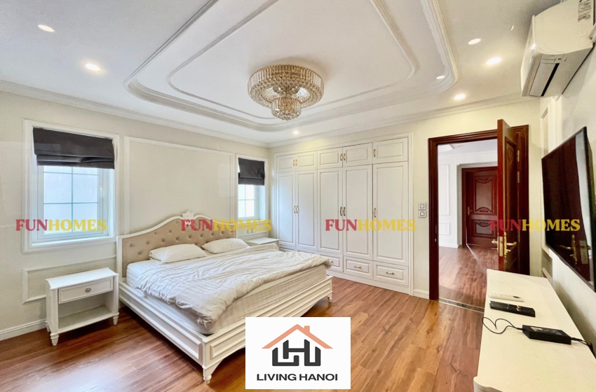 Spacious house with big yard in Vinhomes Riverside, Long Bien, Hanoi Spacious house with big yard in Vinhomes Riverside, Long Bien, Hanoi