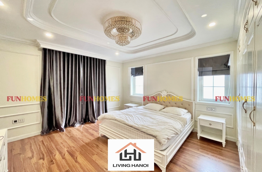 Spacious house with big yard in Vinhomes Riverside, Long Bien, Hanoi Spacious house with big yard in Vinhomes Riverside, Long Bien, Hanoi