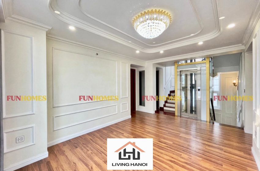 Spacious house with big yard in Vinhomes Riverside, Long Bien, Hanoi Spacious house with big yard in Vinhomes Riverside, Long Bien, Hanoi
