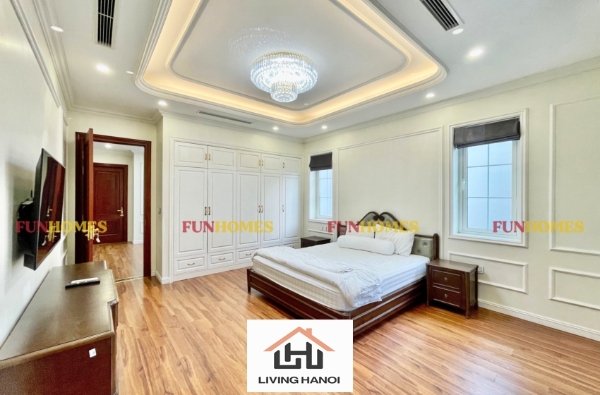 Spacious house with big yard in Vinhomes Riverside, Long Bien, Hanoi Spacious house with big yard in Vinhomes Riverside, Long Bien, Hanoi