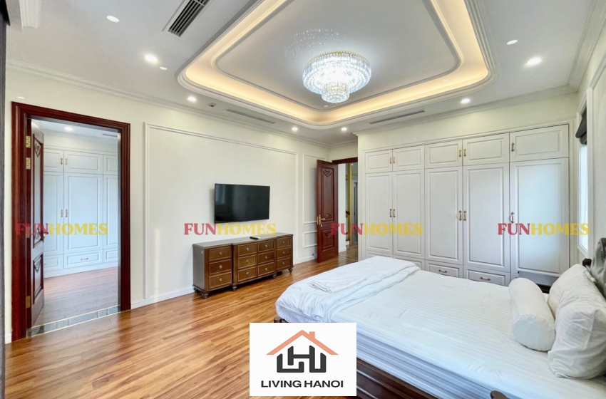 Spacious house with big yard in Vinhomes Riverside, Long Bien, Hanoi Spacious house with big yard in Vinhomes Riverside, Long Bien, Hanoi