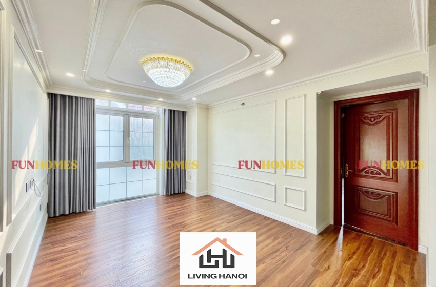 Spacious house with big yard in Vinhomes Riverside, Long Bien, Hanoi Spacious house with big yard in Vinhomes Riverside, Long Bien, Hanoi