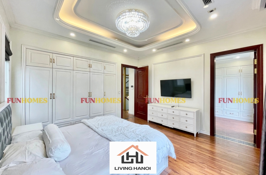 Spacious house with big yard in Vinhomes Riverside, Long Bien, Hanoi Spacious house with big yard in Vinhomes Riverside, Long Bien, Hanoi