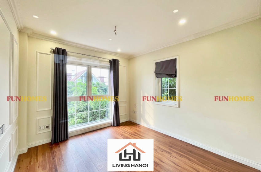 Spacious house with big yard in Vinhomes Riverside, Long Bien, Hanoi Spacious house with big yard in Vinhomes Riverside, Long Bien, Hanoi