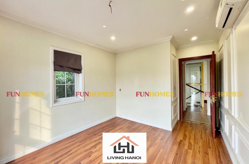 Spacious house with big yard in Vinhomes Riverside, Long Bien, Hanoi Spacious house with big yard in Vinhomes Riverside, Long Bien, Hanoi