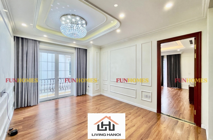 Spacious house with big yard in Vinhomes Riverside, Long Bien, Hanoi Spacious house with big yard in Vinhomes Riverside, Long Bien, Hanoi