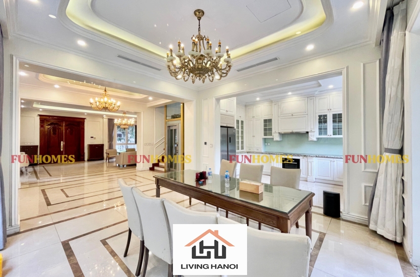 Spacious house with big yard in Vinhomes Riverside, Long Bien, Hanoi Spacious house with big yard in Vinhomes Riverside, Long Bien, Hanoi