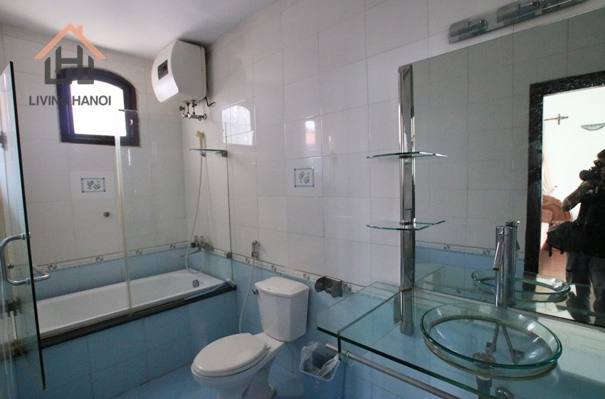 Spacious house with green view for rent in Tay Ho, Hanoi Spacious house with green view for rent in Tay Ho, Hanoi