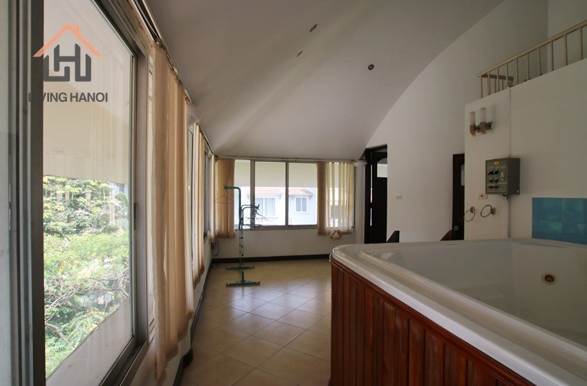 Spacious house with green view for rent in Tay Ho, Hanoi Spacious house with green view for rent in Tay Ho, Hanoi