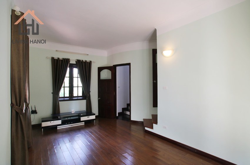 Spacious house with green view for rent in Tay Ho, Hanoi Spacious house with green view for rent in Tay Ho, Hanoi