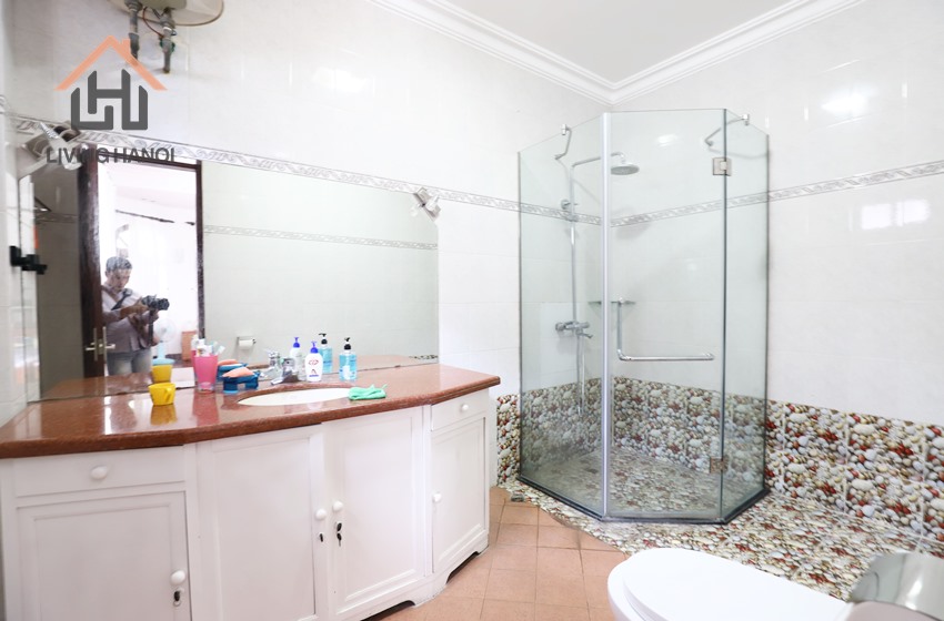 Villa with 5 bedroom and swimming pool for rent in Tay Ho, Ha Noi Villa with 5 bedroom and swimming pool for rent in Tay Ho, Ha Noi