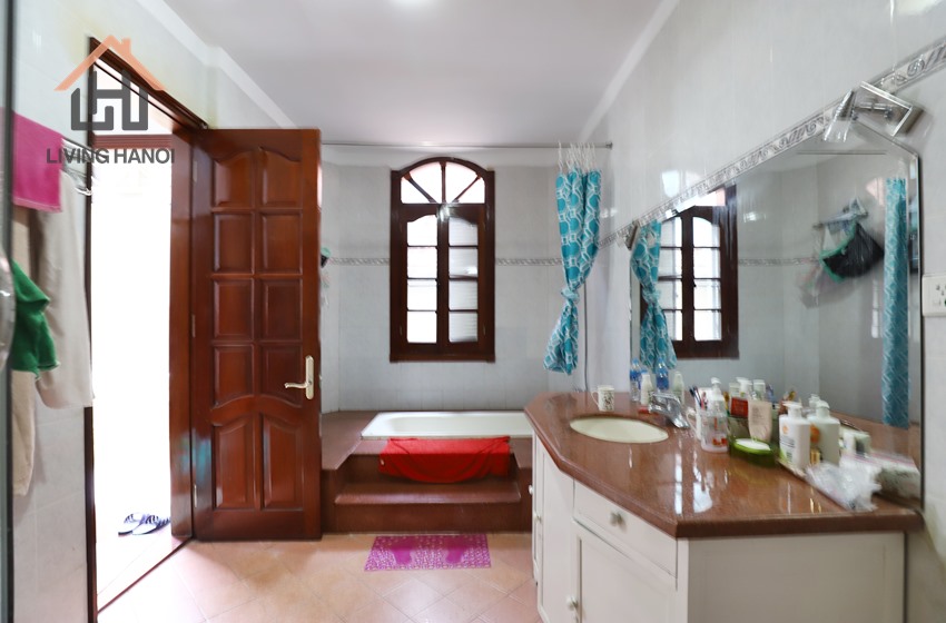 Villa with 5 bedroom and swimming pool for rent in Tay Ho, Ha Noi Villa with 5 bedroom and swimming pool for rent in Tay Ho, Ha Noi