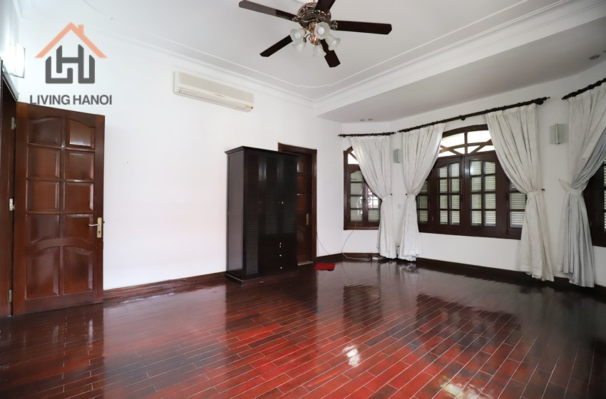 Villa with 5 bedroom and swimming pool for rent in Tay Ho, Ha Noi Villa with 5 bedroom and swimming pool for rent in Tay Ho, Ha Noi