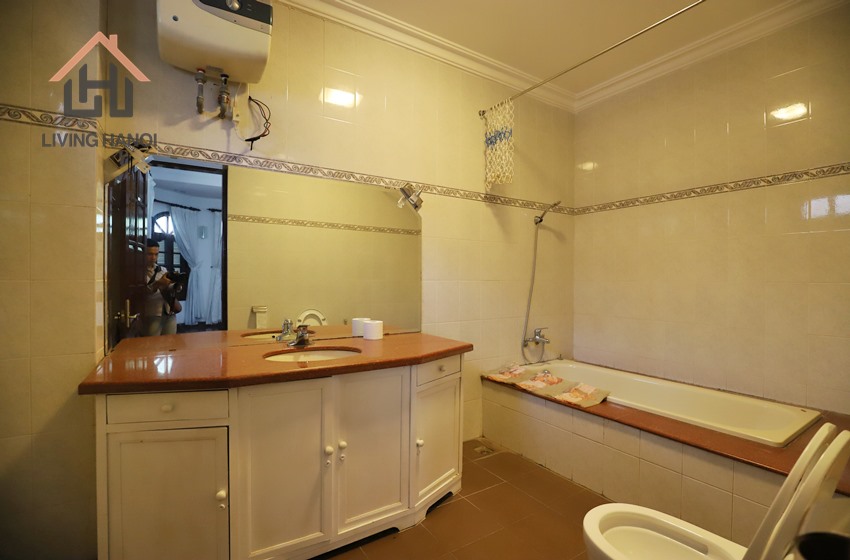 Villa with 5 bedroom and swimming pool for rent in Tay Ho, Ha Noi Villa with 5 bedroom and swimming pool for rent in Tay Ho, Ha Noi