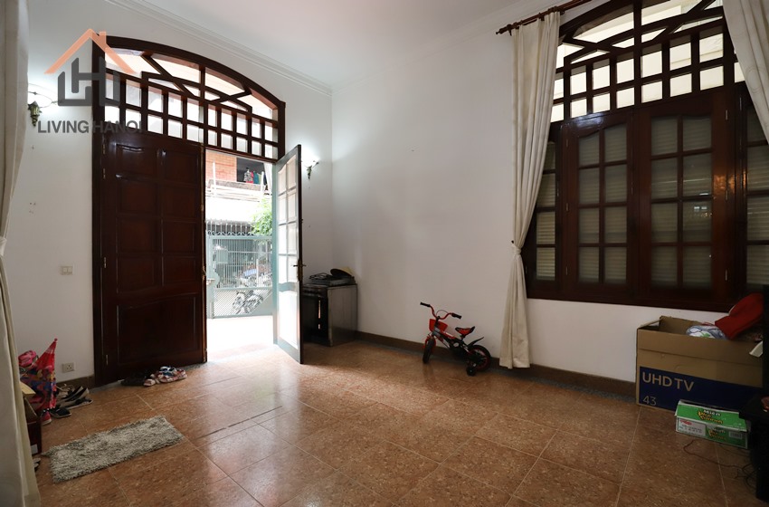 Villa with 5 bedroom and swimming pool for rent in Tay Ho, Ha Noi Villa with 5 bedroom and swimming pool for rent in Tay Ho, Ha Noi