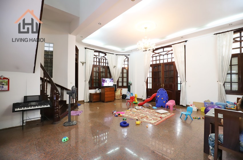 Villa with 5 bedroom and swimming pool for rent in Tay Ho, Ha Noi Villa with 5 bedroom and swimming pool for rent in Tay Ho, Ha Noi