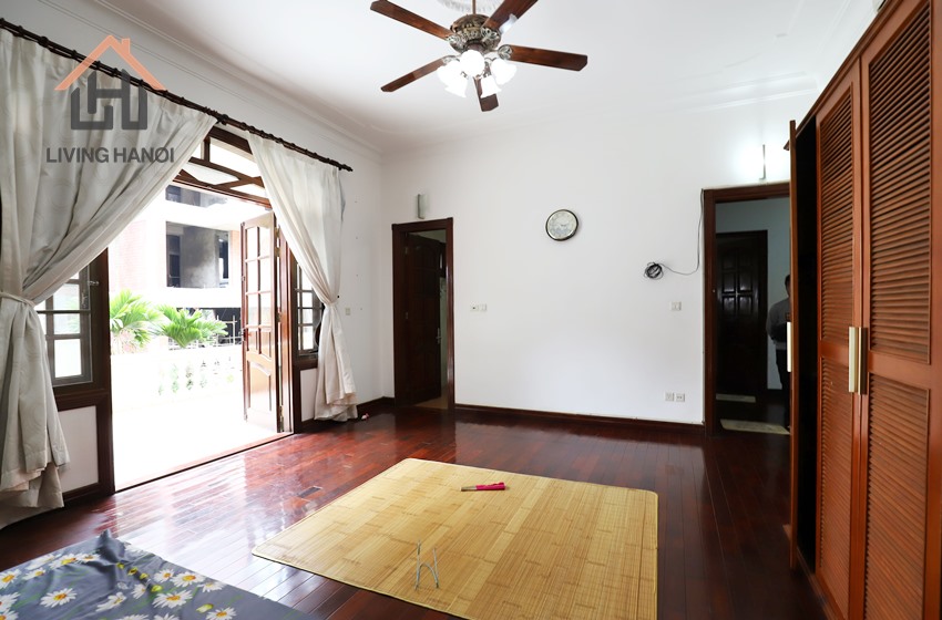Villa with 5 bedroom and swimming pool for rent in Tay Ho, Ha Noi Villa with 5 bedroom and swimming pool for rent in Tay Ho, Ha Noi