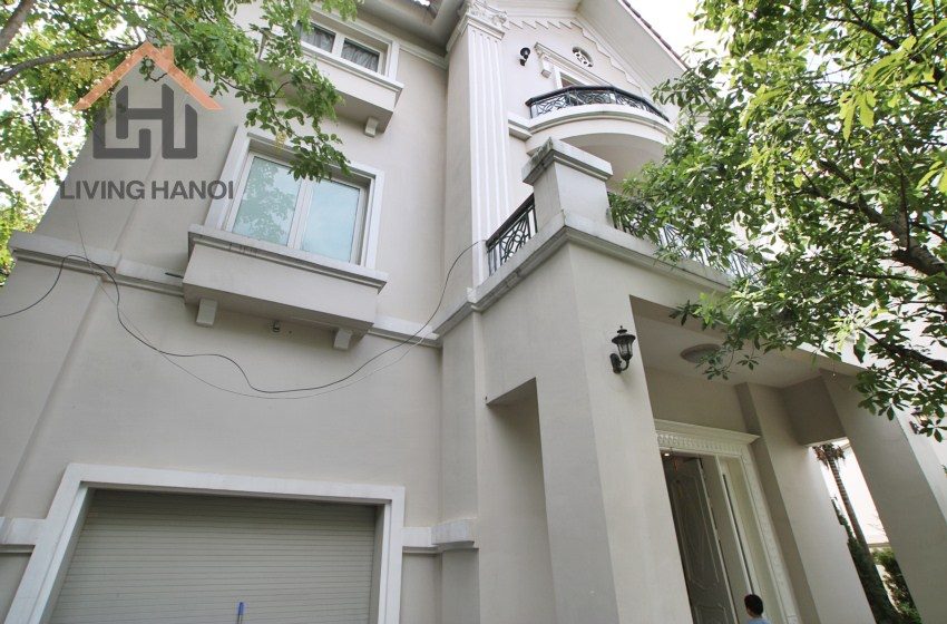 VINHOMES RIVERSIDE – Lake view villa with big yard and terrace area available for rent VINHOMES RIVERSIDE – Lake view villa with big yard and terrace area available for rent