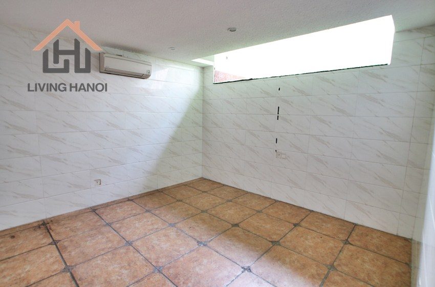 VINHOMES RIVERSIDE – Lake view villa with big yard and terrace area available for rent VINHOMES RIVERSIDE – Lake view villa with big yard and terrace area available for rent