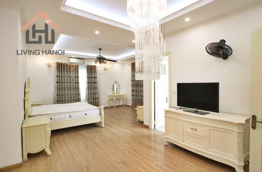 VINHOMES RIVERSIDE – Lake view villa with big yard and terrace area available for rent VINHOMES RIVERSIDE – Lake view villa with big yard and terrace area available for rent