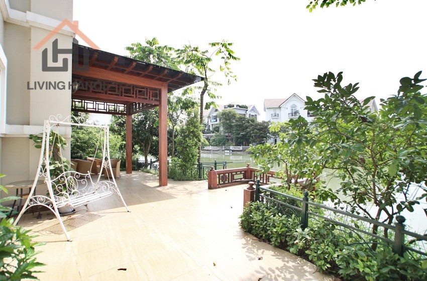 VINHOMES RIVERSIDE – Lake view villa with big yard and terrace area available for rent VINHOMES RIVERSIDE – Lake view villa with big yard and terrace area available for rent
