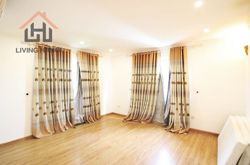 VINHOMES RIVERSIDE – Lake view villa with big yard and terrace area available for rent VINHOMES RIVERSIDE – Lake view villa with big yard and terrace area available for rent