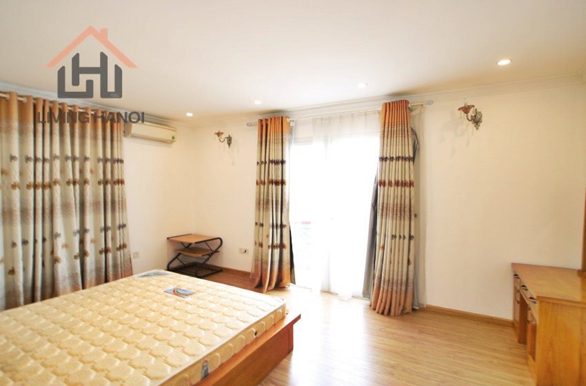 VINHOMES RIVERSIDE – Lake view villa with big yard and terrace area available for rent VINHOMES RIVERSIDE – Lake view villa with big yard and terrace area available for rent