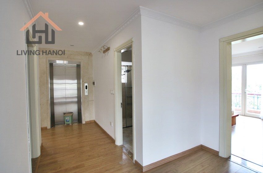 VINHOMES RIVERSIDE – Lake view villa with big yard and terrace area available for rent VINHOMES RIVERSIDE – Lake view villa with big yard and terrace area available for rent