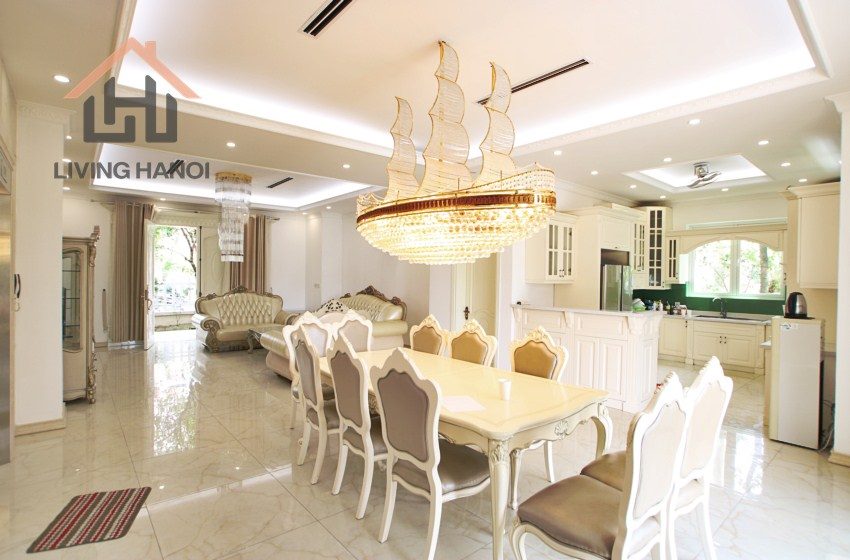 VINHOMES RIVERSIDE – Lake view villa with big yard and terrace area available for rent VINHOMES RIVERSIDE – Lake view villa with big yard and terrace area available for rent