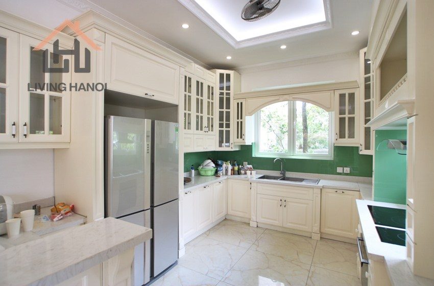 VINHOMES RIVERSIDE – Lake view villa with big yard and terrace area available for rent VINHOMES RIVERSIDE – Lake view villa with big yard and terrace area available for rent